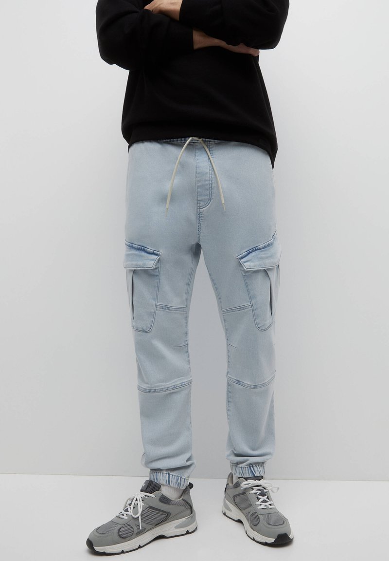 PULL&BEAR BASIC CARGO Jeans Tapered Fit light blue denim/lightblue