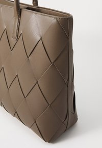 Calvin Klein MEDIUM - Shoppingveske - teak
