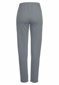 Graue Sweatpants mit einer gebürsteten Textur, elastischem Bund und schmal zulaufendem Bein. Keine sichtbaren Muster oder Hardwaredetails.