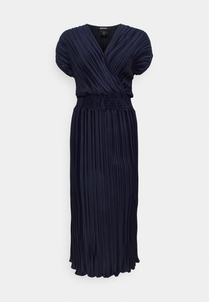 Vestido maxi plisado en color marino con escote en V envuelto, mangas cortas abullonadas, cintura fruncida y una falda fluida.