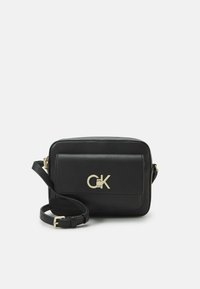 Calvin Klein - RE LOCK CAMERA BAG FLAP - Umhängetasche - black Thumbnail-Bild 1