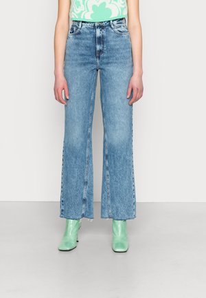 NEOPHILINE WIDE LEG FULL LENGHT - Calças de ganga bootcut - light blue denim