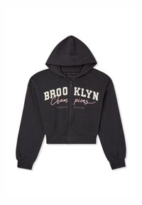 Obcisła czarna bluza z kapturem z przodu na zamek, ze sznurkiem przy kapturze oraz białym napisem „BROOKLYN Champions Athletic Division” na piersi.