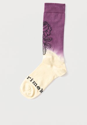 Μωβ και κρεμ κάλτσα με μαύρο floral σχέδιο στη μανσέτα και τη λέξη "Primark" στην περιοχή των δαχτύλων.