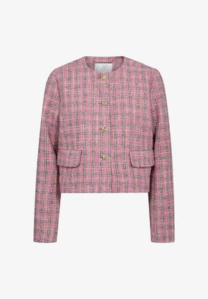 Rožnata porjavljena jakna s kratkimi rokavi, ki ima okrogel izrez, tri zlata gumba in dva sprednja žepa. Tekstura je tkanina s karo vzorcem.