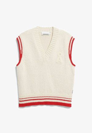 Roomkleurig gebreid vest met een V-hals, rode gestreepte rand bij de armsgaten en zoom, met een kleine, getextureerde letter "A" aan de voorkant.
