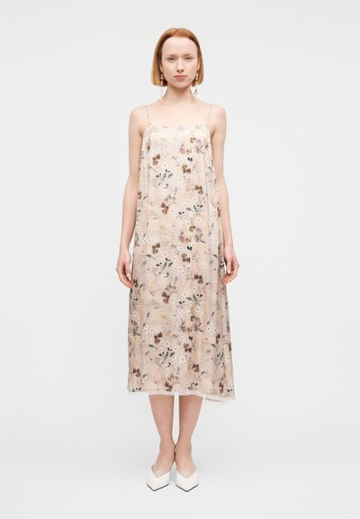 Robe midi fluide à imprimé floral en beige doux avec un ourlet en dentelle délicate. Dotée de bretelles fines et d'une silhouette décontractée pour plus de confort.