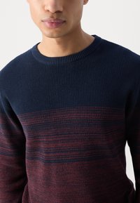 INDICODE JEANS Pulover - russet