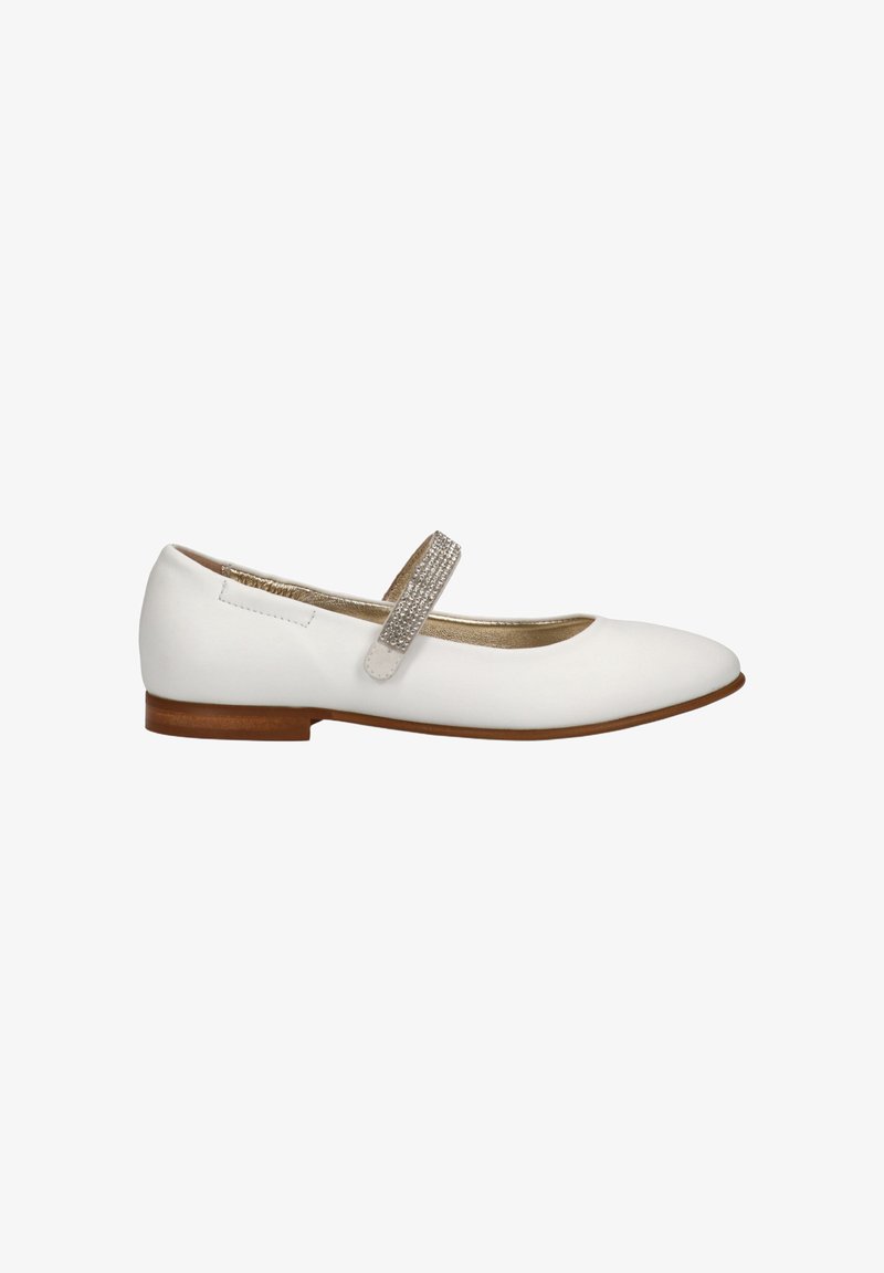 Witte leren platte Mary Jane schoen met een houten zool en een fonkelend strassbandje over de wreef.