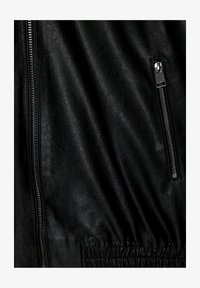 Selezionato, black