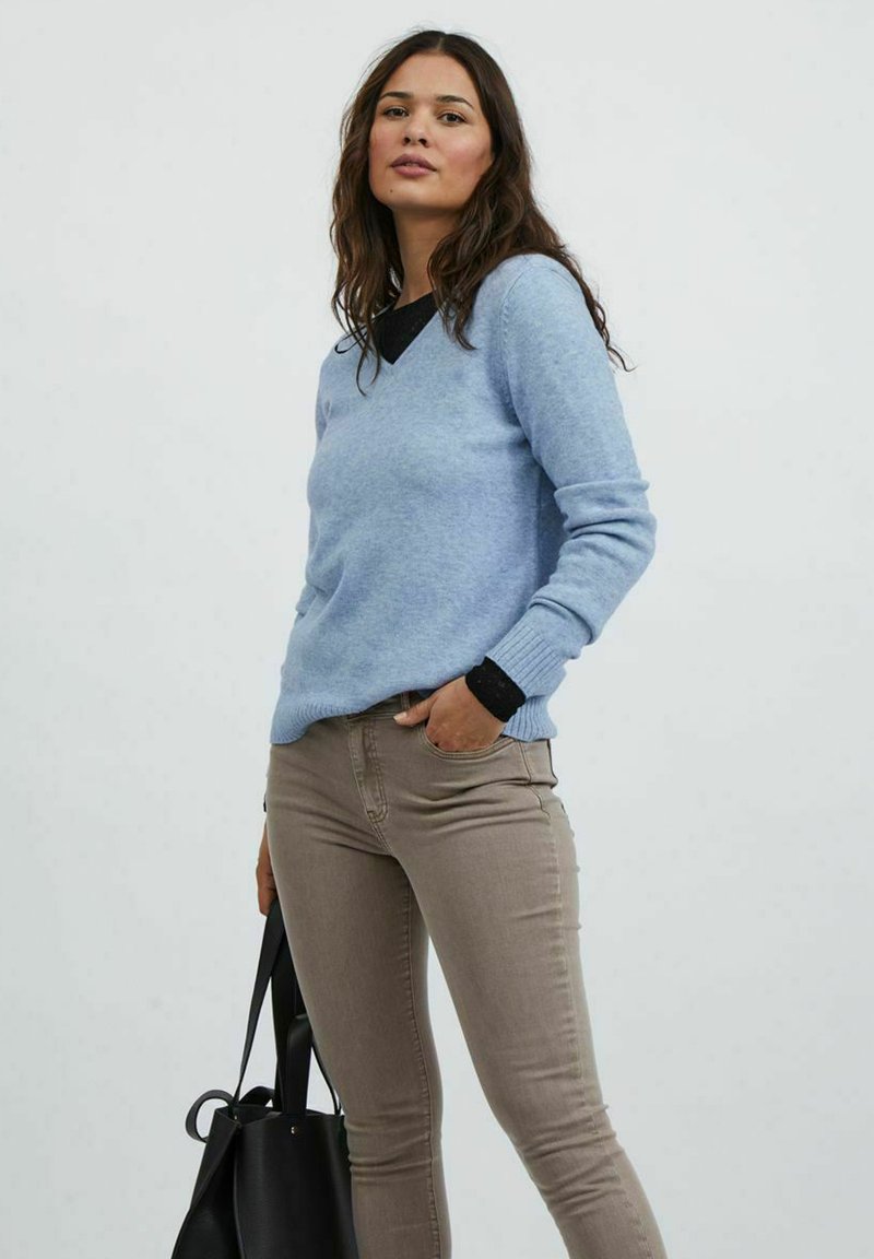 VILA VIRIL V-NECK L/S  NOOS - Stickad tröja - english manor