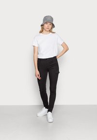 Noisy May NMLUCY UTILITY PANTS - Auduma bikses - black