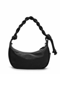 Sort taske i imiteret læder med halvmåneform, som har en flettet hank og lynlåslukning. Glat tekstur med diskret glans.