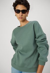 Vero Moda SONJA - Sportska majica - dark forest