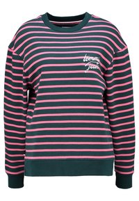 Sudadera a rayas verdes y rosas con mangas largas, cuello redondo y logo "tommy jeans" en blanco en el pecho. Textura de tela suave.