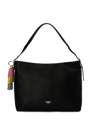 Borsa a tracolla in pelle nera con una singola tracolla, piccolo portachiavi con nappina colorata di lato e logo "PASHBAG MILANO" al centro in basso.