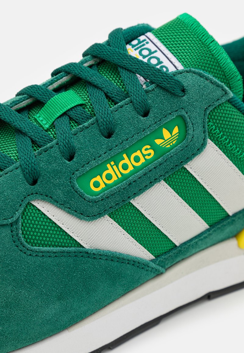 adidas gazelle silver green womens adidas Men's Samba Originals OG "Collegiate Green Gum" main image 0