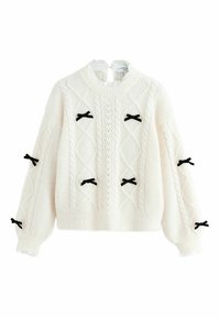Weißer Strickpullover mit einem strukturierten Diamantmuster, versehen mit schwarzen Schleifenakzenten an den Ärmeln sowie einem gerippten Kragen und Saum.