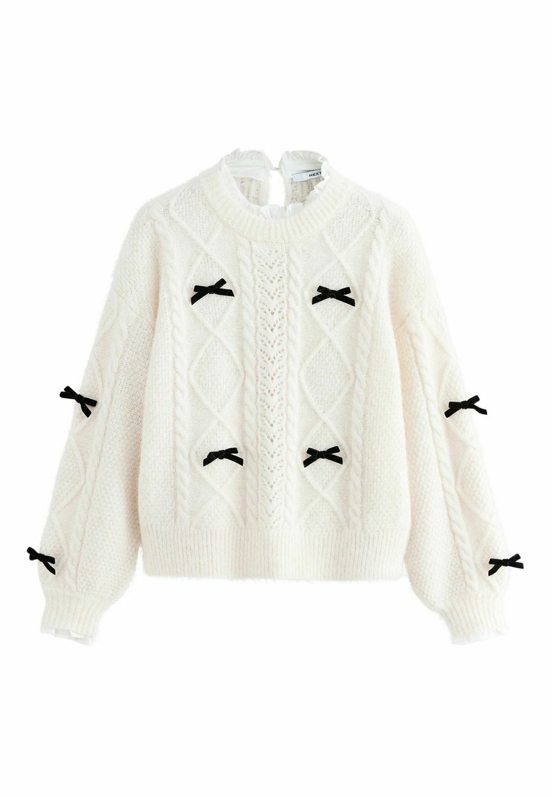 Weißer Strickpullover mit einem strukturierten Diamantmuster, versehen mit schwarzen Schleifenakzenten an den Ärmeln sowie einem gerippten Kragen und Saum.