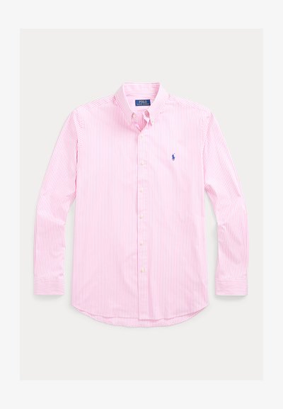 Πουκάμισο με μακριά μανίκια και κουμπιά, ριγέ σε ροζ και λευκό. Διαθέτει κλασικό γιακά, μία τσέπη στο στήθος με λογότυπο και τυπικά μανσέτες.