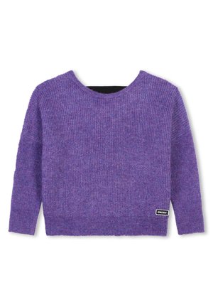 Pull en laine tricoté violet avec un col rond, des manches longues et une texture côtelée. Comprend une étiquette noire avec le logo DKNY en bas à gauche.