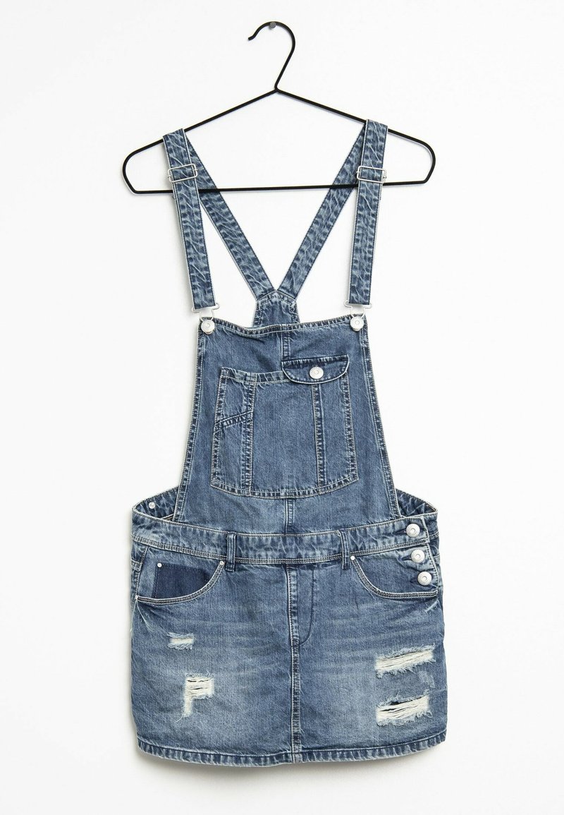 Jeansklänning med justerbara axelband, ljusblå färg, ficka fram och slitna detaljer i nederkant och fram.