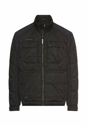Zwarte gewatteerde jas met hoge kraag, voorrits, twee klepborstzakken met knopen en twee zijzakken, ontworpen voor koud weer.