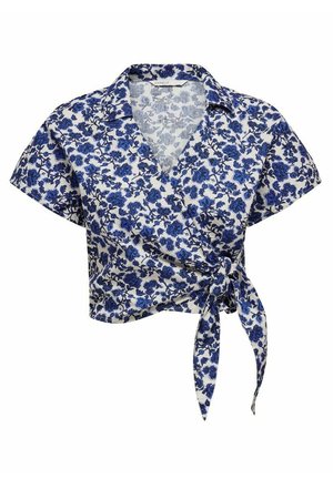 Blouse courte à manches courtes blanches avec imprimé floral bleu et détail noué à la taille, dotée d'un col et d'un décolleté en V.