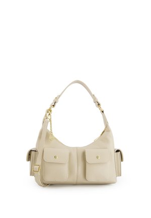 Beige leren schoudertas met twee voorvakken met klep, zijvakken, goudkleurige hardware en een afneembare verstelbare band.