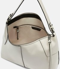 Borsa a tracolla in pelle bianca con zip superiore, dotata di un interno beige e una tasca interna. Dettagli e accessori neri adornano il design.