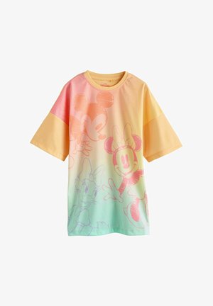 Camiseta de manga corta con degradado en tonos pastel que presenta bocetos grandes y desdibujados de los personajes Mickey Mouse, Minnie Mouse y Daisy Duck.