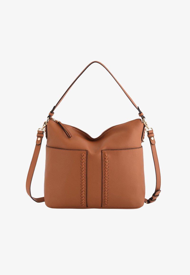 Sac en cuir marron avec un détail tressé sur le devant, une bandoulière réglable et un dessus arrondi. Texture lisse avec un léger éclat.