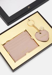 Pink textured card holder with gold lettering, accompanied by a matching heart-shaped keychain in a black and gold gift box.