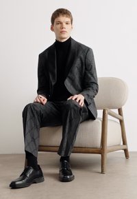 HUGO KRIS TEAGAN - Kostiumas - grey