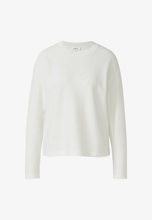 Bílý svetr s dlouhým rukávem a kulatým výstřihem, s žebrovaným obvodem krku a volným střihem, vystavený na jednobarevném bílém pozadí.