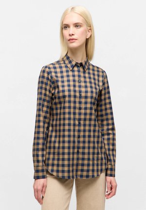 Gekleurde shirt in blauw en tan, met een knoopsluiting aan de voorkant, kraag en lange mouwen met afgeronde zoom. Zachte stof, gladde textuur.