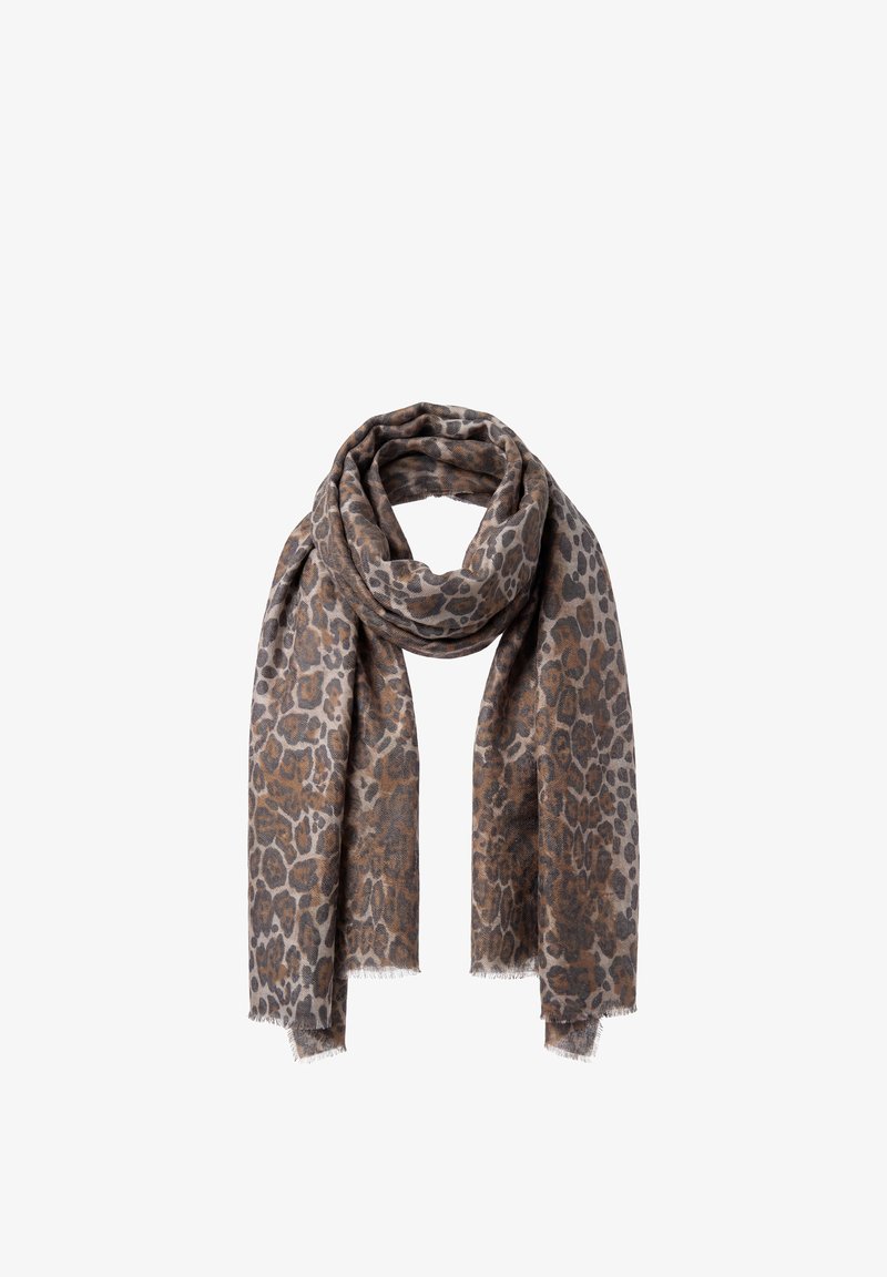 Écharpe imprimé léopard marron et gris avec des bords effilochés, drapée librement en style boucle sur fond blanc.