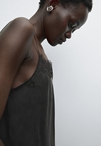 Thumbnail Image 5