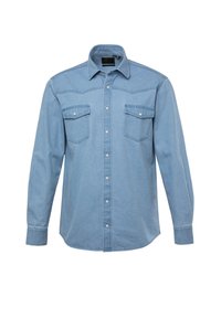 Helles blaugraues Denimhemd mit langen Ärmeln, spitzem Kragen, zwei Brusttaschen und durchgehender Knopfleiste. Mit westlichem Yoke-Detail.