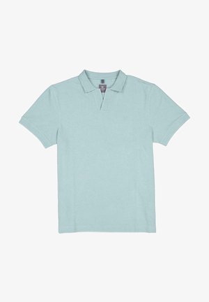 Hellblaues Polohemd mit kurzen Ärmeln, geripptem Kragen und Knopfleiste. Hergestellt aus weichem Material, mit einem kleinen Logo auf der linken Brust.