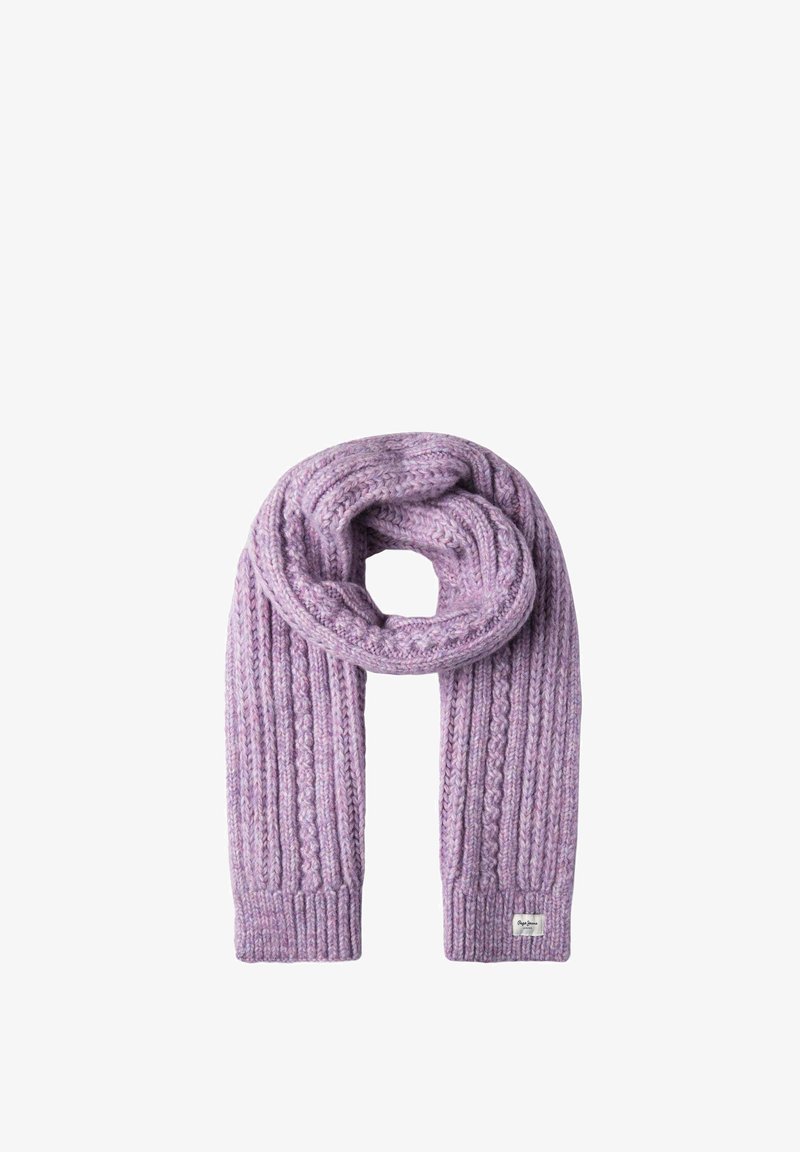 Lilla strikket tørklæde med ribbet tekstur og kabelmønstre, afsluttet med en ensfarvet kant, foldet og præsenteret i en bue.