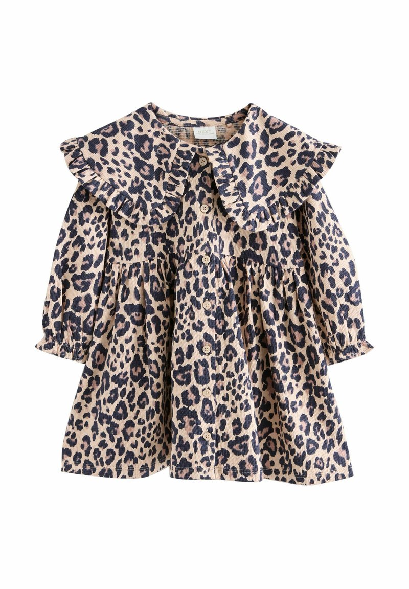Robe à manches longues pour tout-petit avec imprimé léopard, col froufroutant et patte de boutonnage devant, en tissu doux texturé.