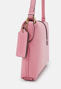 COACH HAMPTONS BAG - Kézitáska - bubblegum