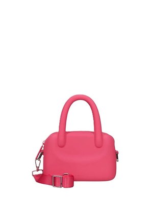 Borsa rosa brillante con manici arrotondati e tracolla regolabile e staccabile con fibbie metalliche.