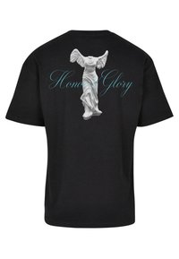 Černé bavlněné tričko s bílou grafikou sochy na zádech, s nápisem "Honor & Glory" v světle modré kurzívě nad ní.