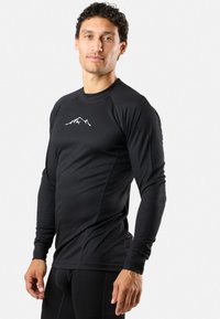 Schwarz langärmliges Thermo-Oberteil mit gerippter Textur, das auf der Brust eine weiße Berggrafik aufweist. Entworfen für thermische Effizienz und Komfort.