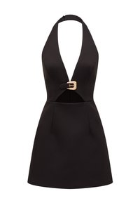 Abito mini nero con scollo a V profondo e collo halter, caratterizzato da una fibbia dorata decorativa in vita.