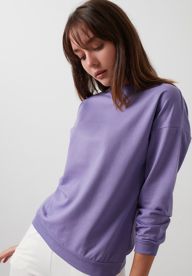LELA HIGH COLLAR - Sportska majica - lilac