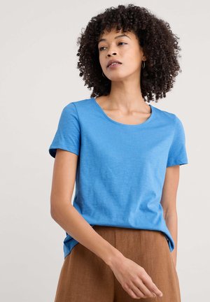 CAMERANCE - Basic T-shirt - blue clear sky