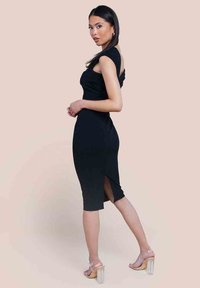 Goddiva PLEATED DROP SHOULDER MIDI - Cocktailklänning - black